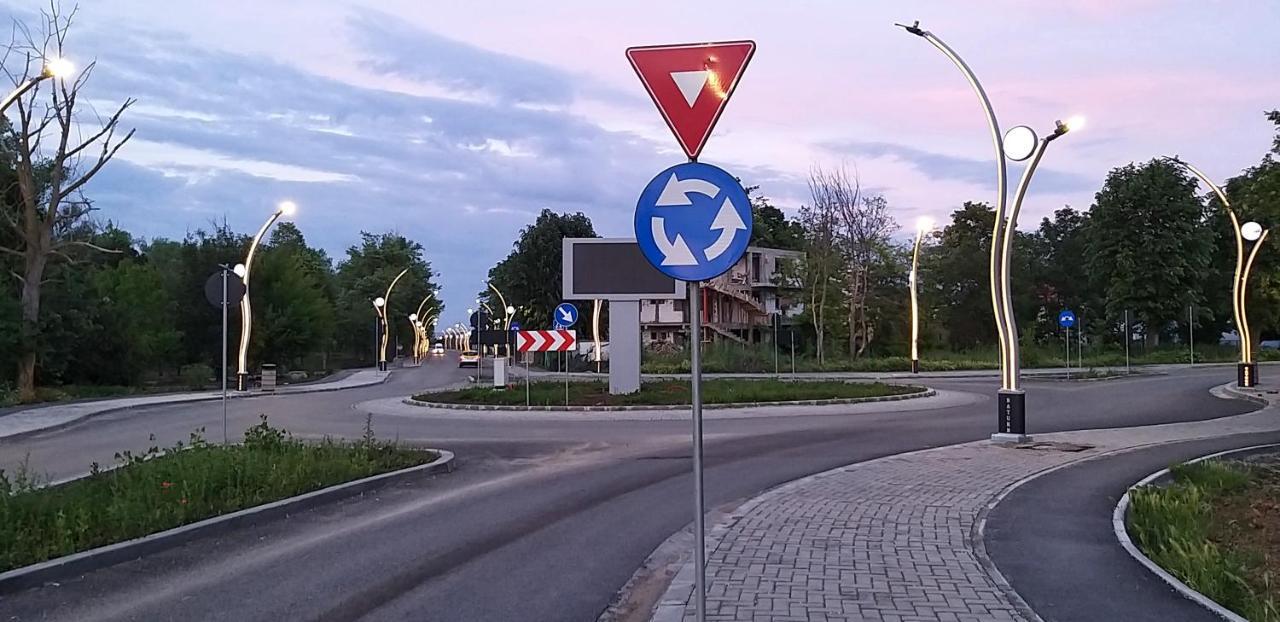 Geo Studios Сатурн Экстерьер фото